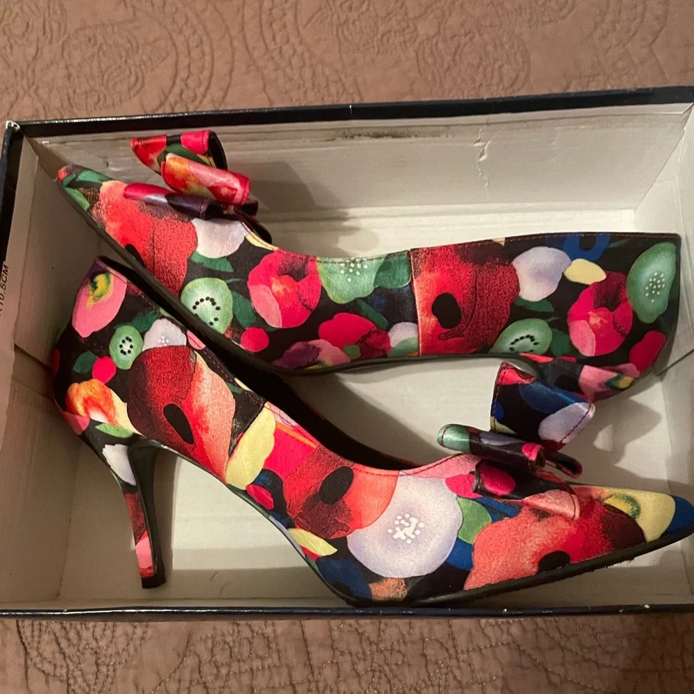 Multi Color Heels 👠 - Picture 3 of 8